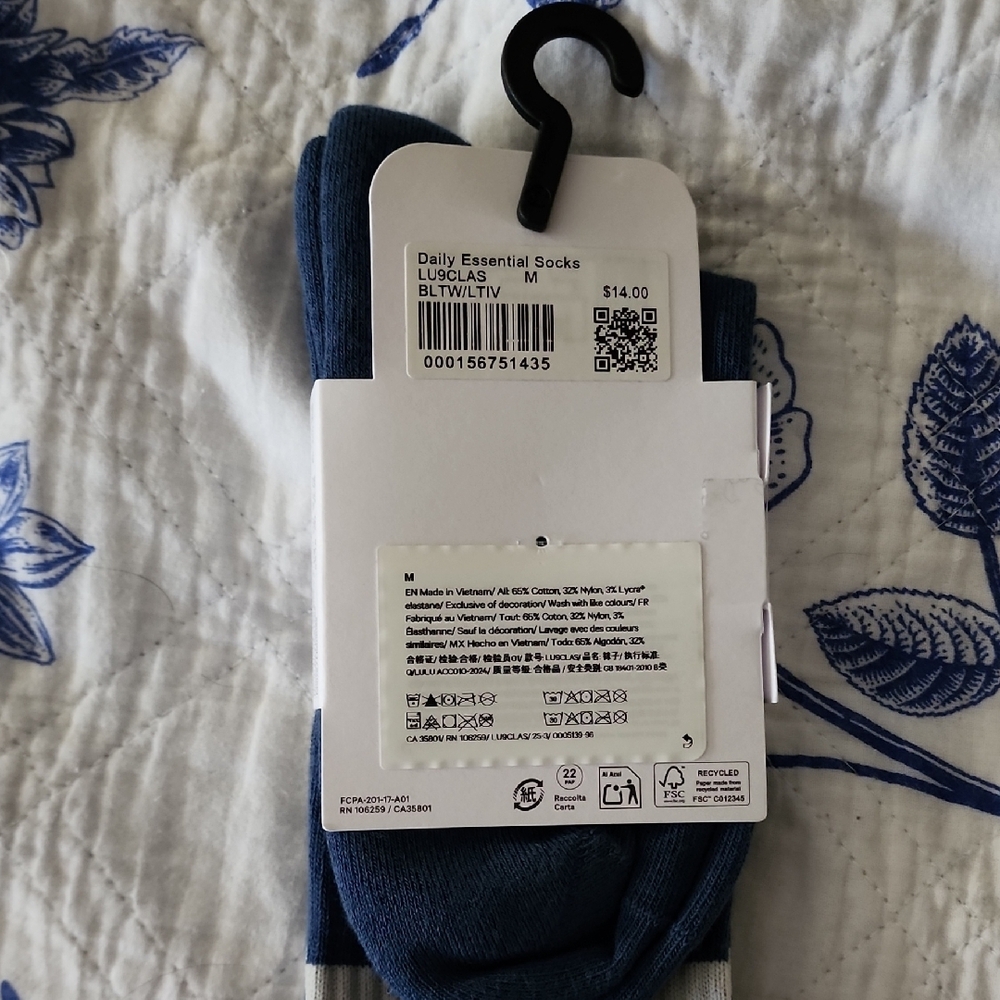 lululemon athletica Ribbed Crew Socks in Navy with White Stripes - Picture 2 of 2